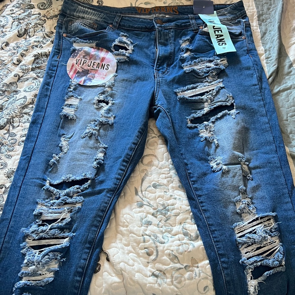 NWT Distressed Ripped Jeans